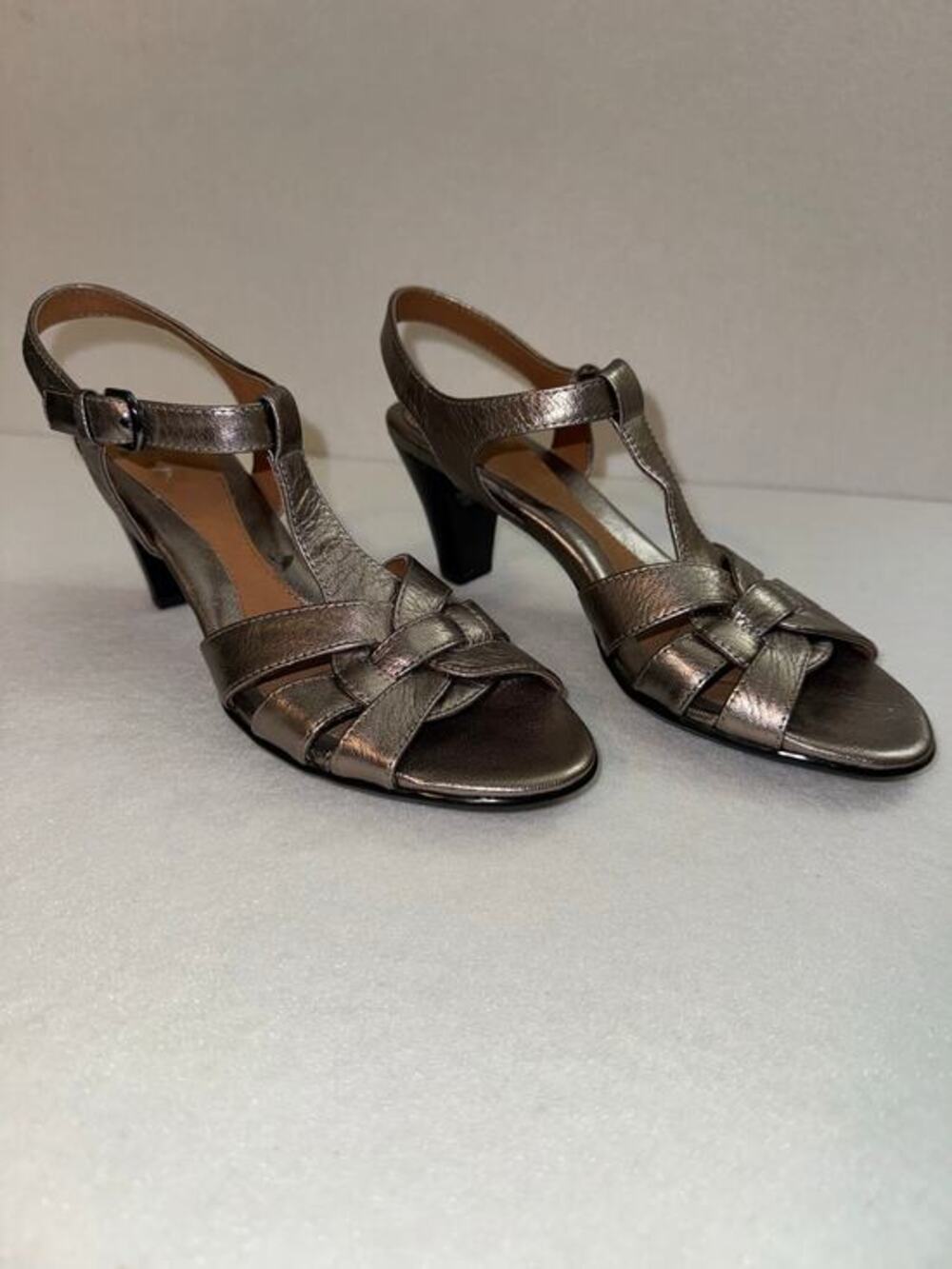 Sofft New Sabana Metallic Leather 3-inch Heels Sandal Open Toe T-Strap 8.5N